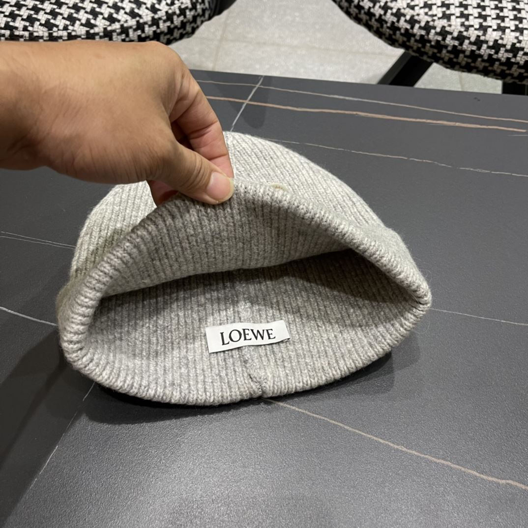 Loewe Caps